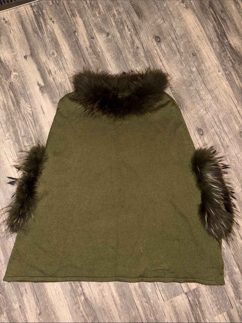 LOVE TOKEN WOMEN GENUINE RACCOON FUR TRIMMED CAPE PONCHO XS/S  $369